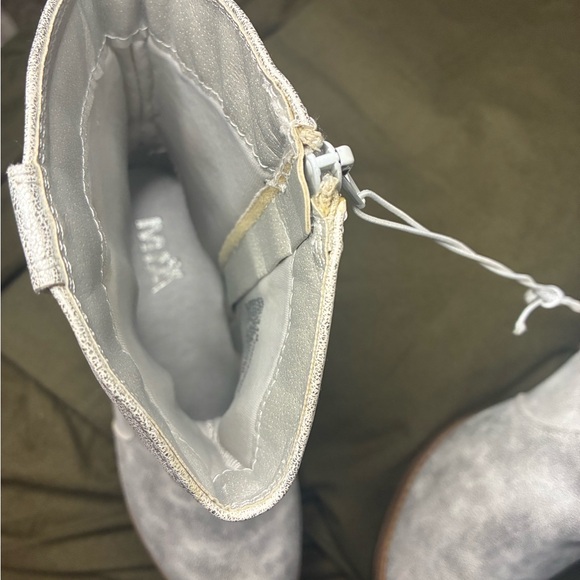 Girls MIA metallic silver cowboy boots size 4 - Picture 5 of 6